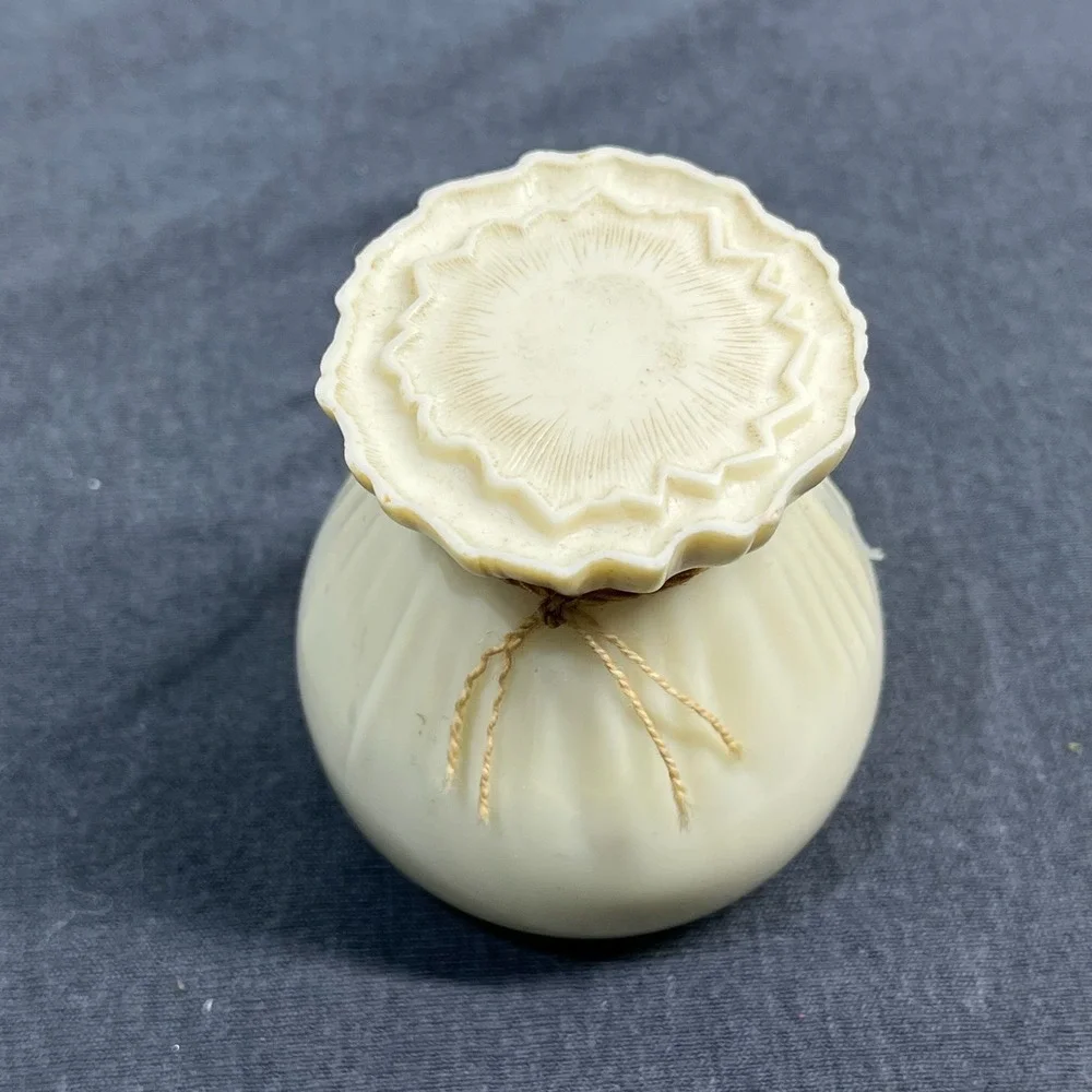 Yardley London Women Vintage Face Powder Jar Milk Glass Cream 2.75in Mid Century